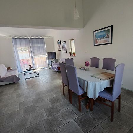 Apartman Olic Ražanac Exteriör bild