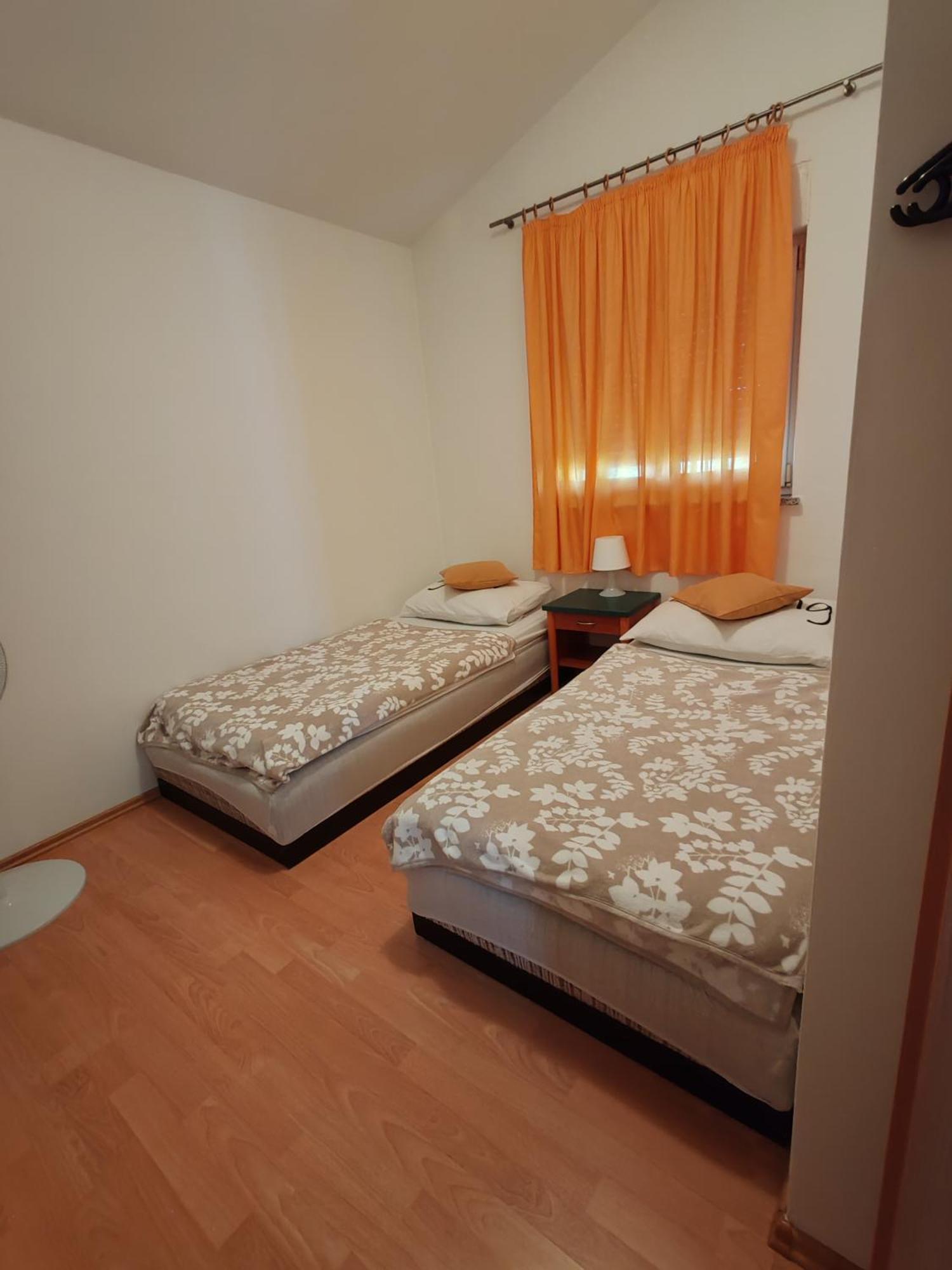 Apartman Olic Ražanac Exteriör bild